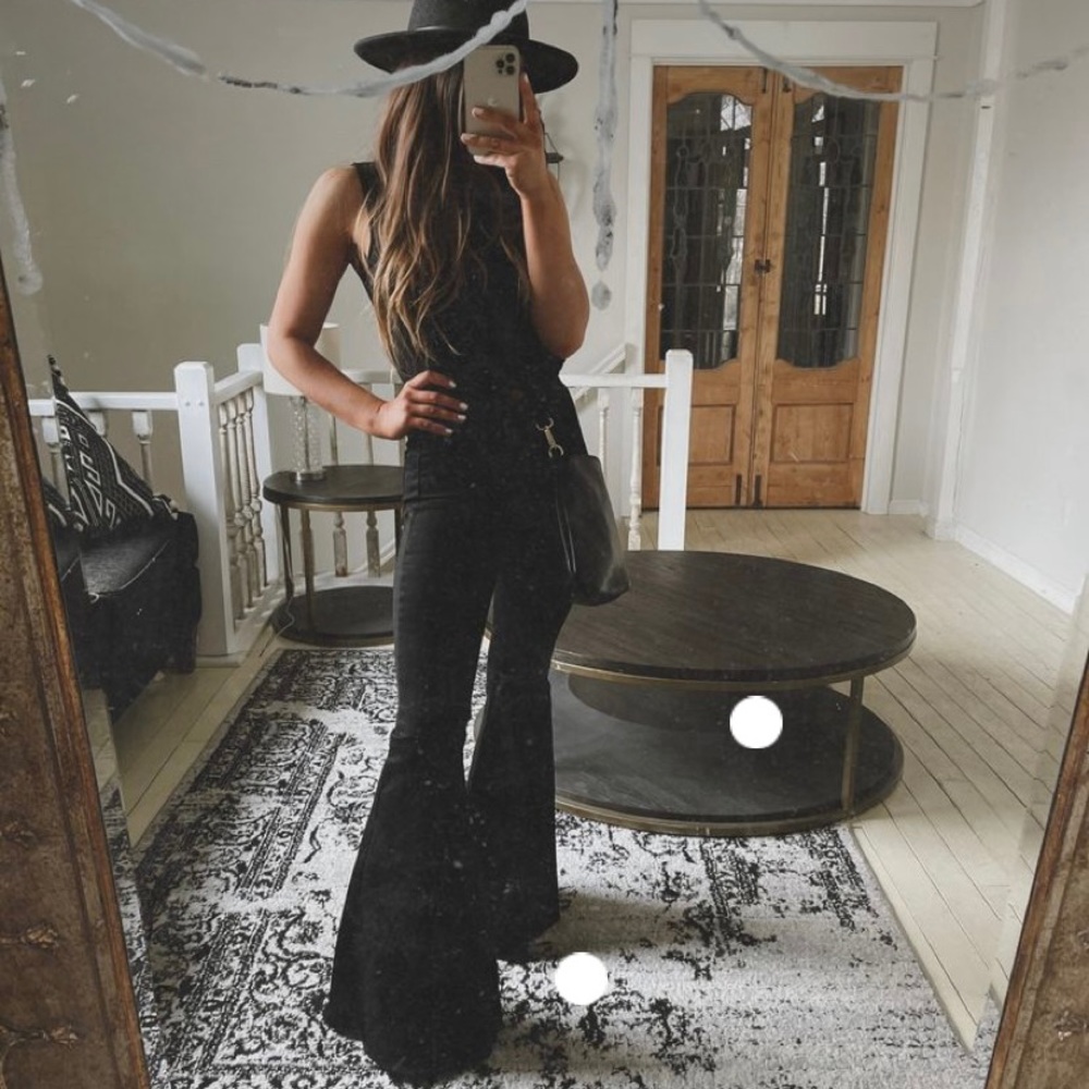 Super cute! Basically new top shop Jaime black flare